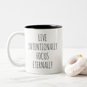 Inspirierend Lebe absichtlich Konzentriere dich ew Zweifarbige Tasse