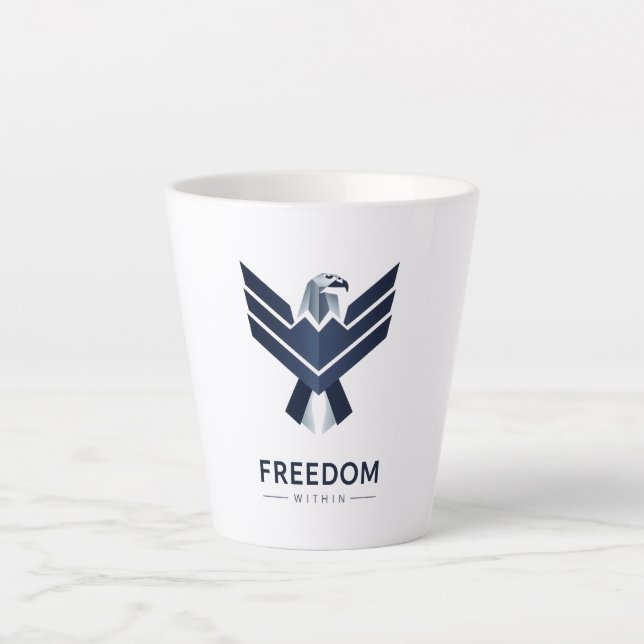 Inspirierendes "Freiheit in Dir" Adler-Logo Milchtasse (Vorderseite)