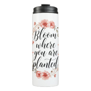 Inspirierendes Wachstums-Zitat mit rosa Blumen Thermosbecher