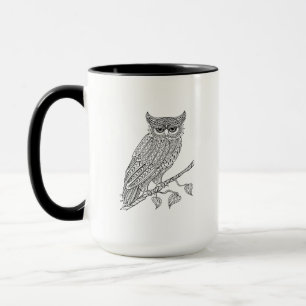 Inspirierte magische Eule, die auf Niederlassung Tasse