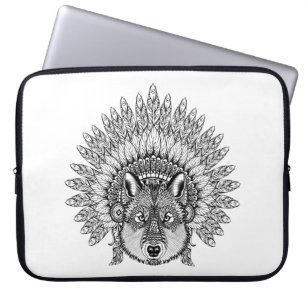 Inspirierter Wolf in mit Federn versehener Laptopschutzhülle