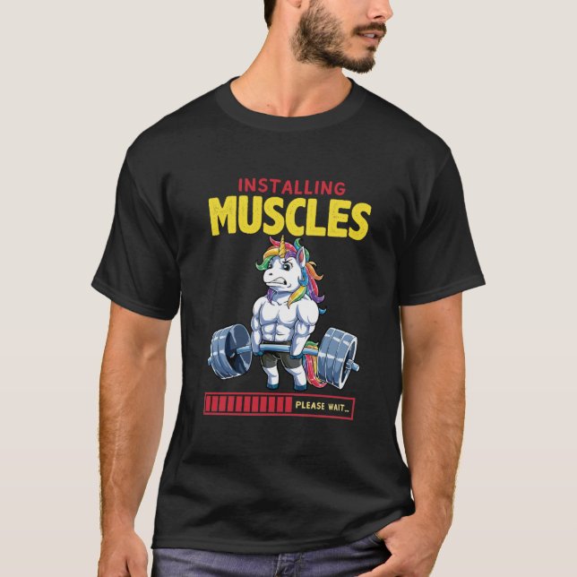Installation von Muskeln Bitte warten Sie funny Un T-Shirt (Vorderseite)