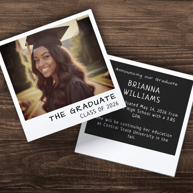 Instant Camera Photo Retro Graduation Ankündigung (Instant Camera Photo Retro Graduation Announcement
)