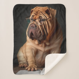 Intelligenter Shar Pei Hund mit Buch Design Sherpadecke
