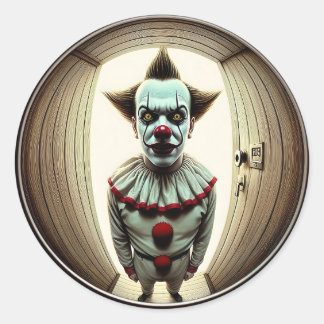 Intensive Clowns durch die Tür | Fisheye Runder Aufkleber