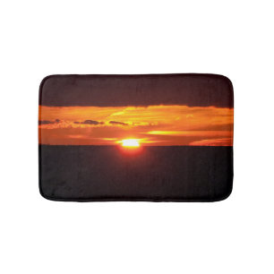 Intensiver orangefarbener Sonnenuntergang Badematte