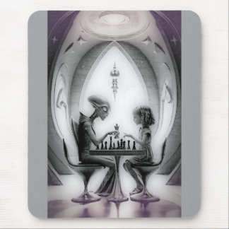 Intergalaktisches Schach: Alien gegen Mädchen Mousepad