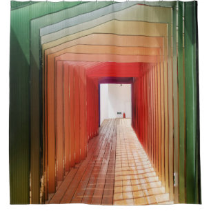 Interieur aus grün und rot gestrichenem Holz Duschvorhang
