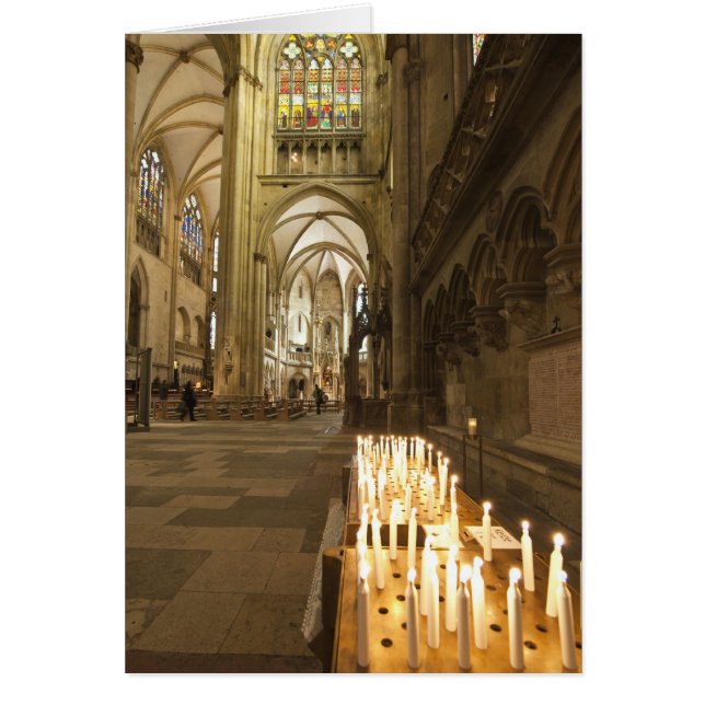 Intérieur de la cathédrale Saint-Pierre de Ratisbo (Devant)