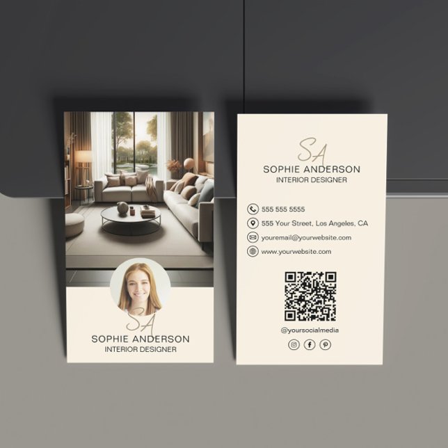 Interieur Designer Monogram Foto QR Creme Visitenkarte (Interior Designer Monogram Photo QR Cream Business Card)