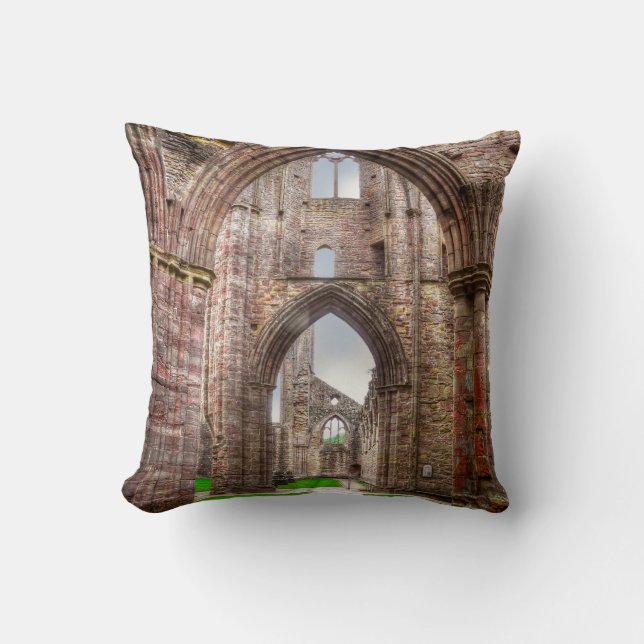 Interior View Old Tintern Abbey Wales, Vereinigtes Kissen (Vorderseite)