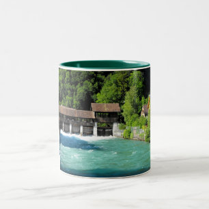 Interlaken West in der Schweiz Zweifarbige Tasse