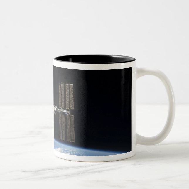 Internationale Raumstation 10 Zweifarbige Tasse (Rechts)