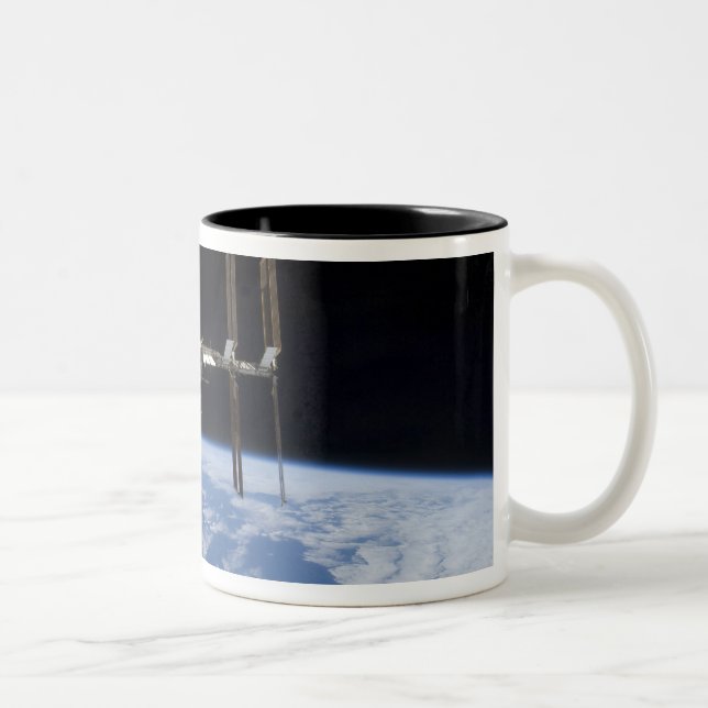 Internationale Raumstation 11 Zweifarbige Tasse (Rechts)
