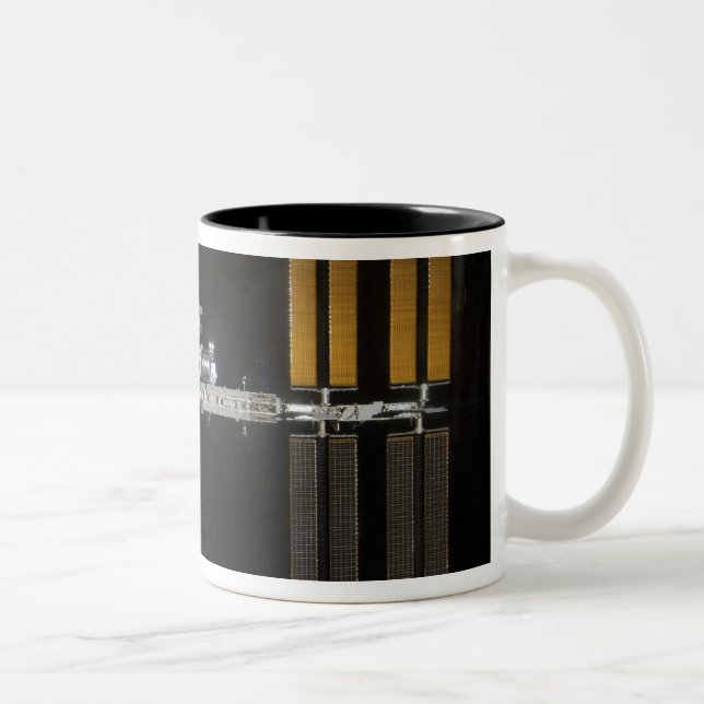 Internationale Raumstation 2 Zweifarbige Tasse (Rechts)