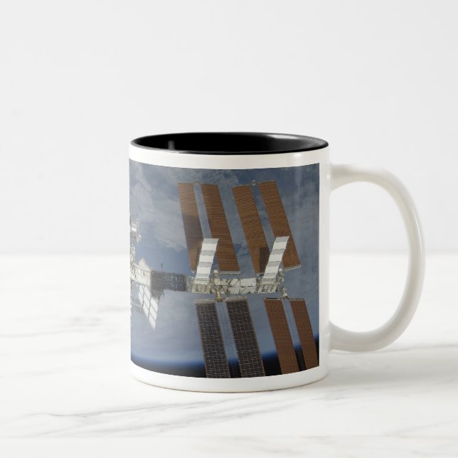 Internationale Raumstation 3 Zweifarbige Tasse (Rechts)