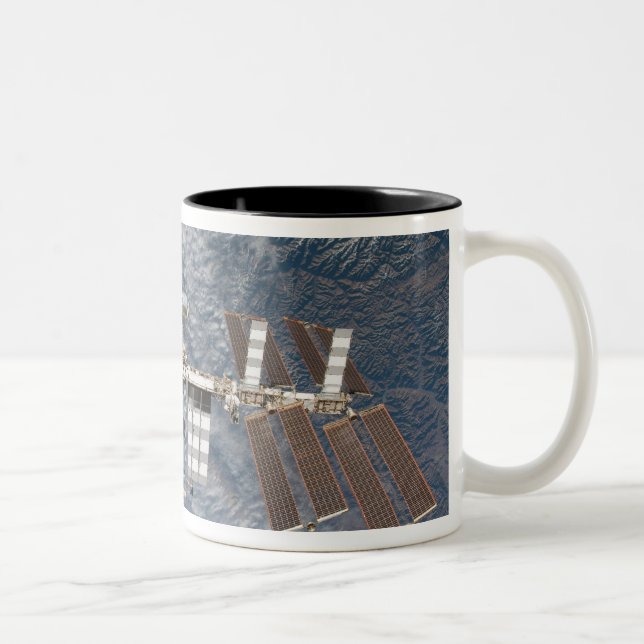 Internationale Raumstation 8 Zweifarbige Tasse (Rechts)