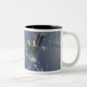 Internationale Raumstation im Orbit 3 Zweifarbige Tasse