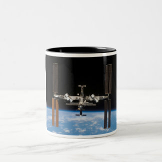 Internationale Weltraumstation -- Gesehen von Zweifarbige Tasse