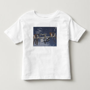 Internationale Weltraumstation in der Bahn Kleinkind T-shirt
