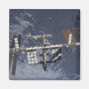 Internationale Weltraumstation in der Bahn Magnet