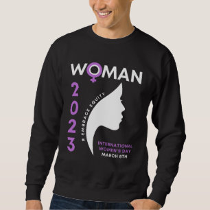 Internationaler Frauentag 2023 Gleichheit umarmen  Sweatshirt
