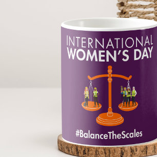 Internationaler Frauentag 2026 Die Waage ins Gleic Kaffeetasse