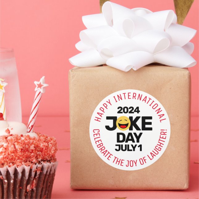 Internationaler Joke Day Laughing Face Runder Aufkleber (Party)