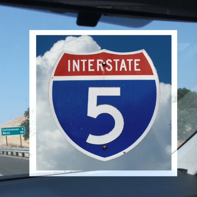 Interstate 5 Schild, Wolken Hintergrund Magnet (Von Creator hochgeladen)