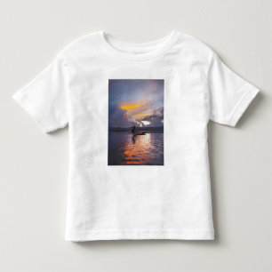 Intha-Fischer Bein-Ruderboot fischt mit Netz Kleinkind T-shirt