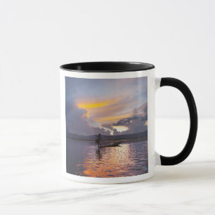 Intha-Fischer Beinruderboot fischt mit Netz Tasse