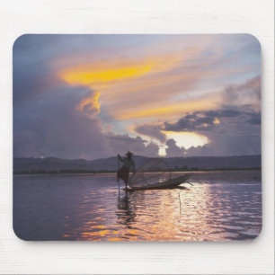 Intha Fischerboote mit Schleppnetzfischerei Mousepad
