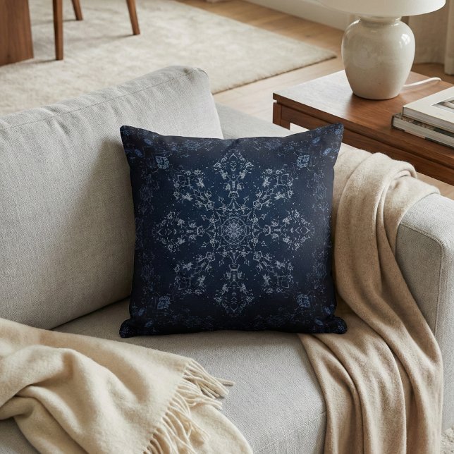 Intricate Navy Blue Mandala Snowflake Kissen (Von Creator hochgeladen)