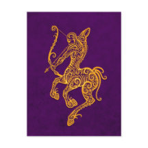 Intricate Yellow Sagittarius Zodiac auf Lila