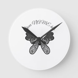 Intrigerter Boho-Mandala-Schmetterling Schwarz und Runde Wanduhr