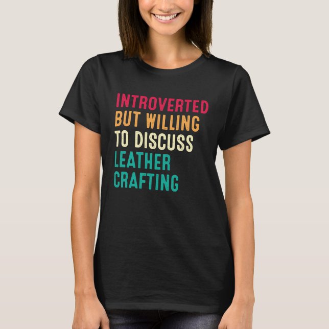 Introverted But Willing To Discuss Leather Craftin T-Shirt (Vorderseite)