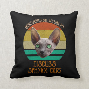 Introvertiert, aber bereit, über Sphynx-Katzen zu Kissen