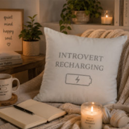 Introvertierte Nachladung | Soziale Batterie lädt Kissen