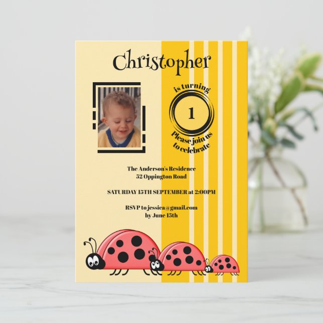 Invitation 1er anniversaire ajouter photo ladybugs rouge jaun (Debout devant)