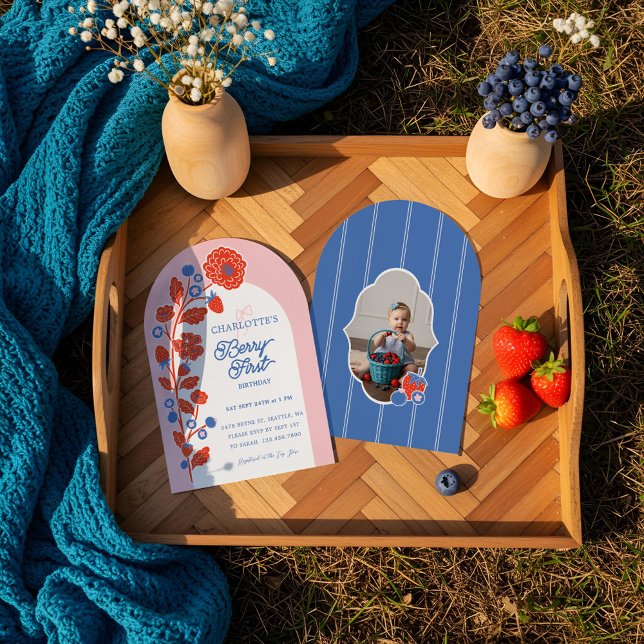 Invitation 1er anniversaire Fraise Berry Premier anniversaire (1st Birthday Strawberry Berry First Birthday Photo Invitation)