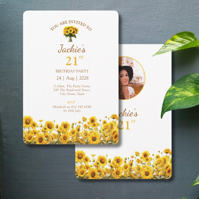Invitation 21e anniversaire Tournesol Rustique photo florale (21st Birthday party sunflower invitations against a grey background)