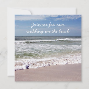 Invitation Accident de vagues sur la plage sablonneuse