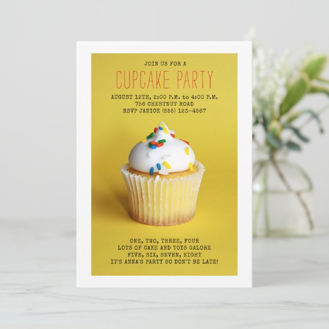 Invitation Anniversaire de Cupcake (Debout devant)