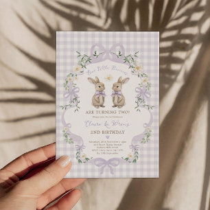 Invitation Anniversaire de jumeaux lapins en gingham violet