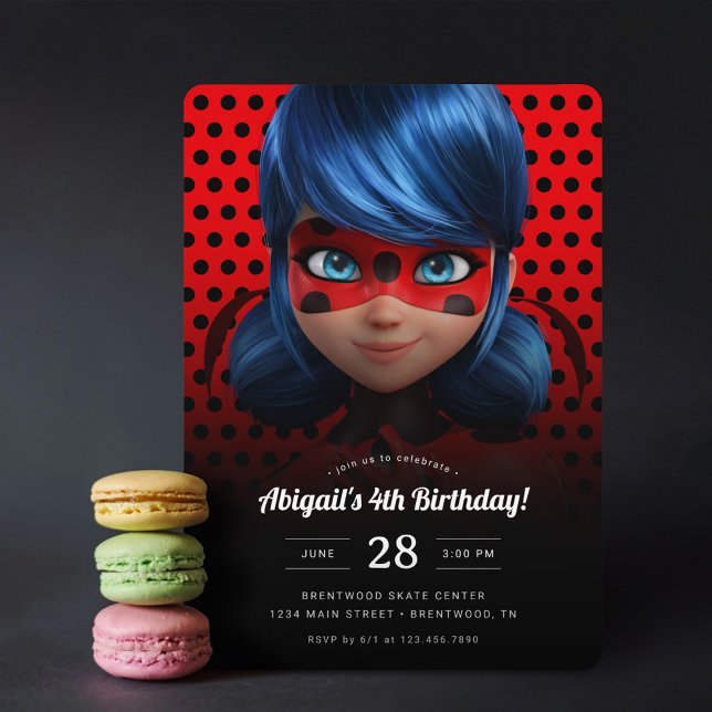 Invitation Anniversaire de la fille de la coccinelle (Invitation next to macarons)