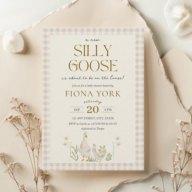 Invitation Aquarelle d'oie soie Baby shower neutre pour le ge (Silly Goose Baby Shower Theme Beige Aesthetic Gingham Modern Cute Gender Neutral Animal Themed)