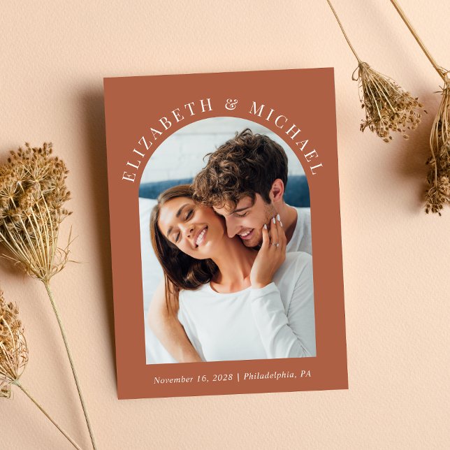 Invitation Arch Photo moderne QR Code Mariage en terre cuite (Celebrate your love story with an invitation showcasing your favorite photo in an elegant arch frame)