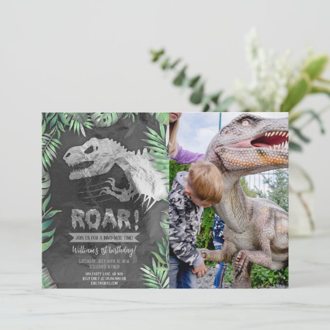 Invitation Argent Dinosaur Roar Photo Anniversaire (Debout devant)