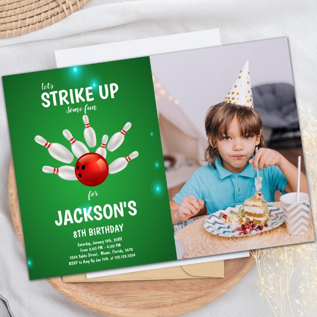 Invitation Arrière - plan vert Bowling Anniversaire Invitatio (Green Background Bowling Birthday Invitations phot)