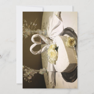 Invitation avec décoration de table de gâteau en f
